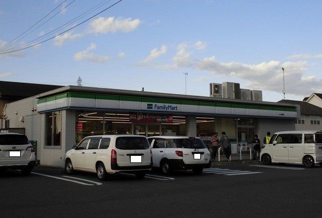 近くのファミリーマート つくば梅園店まで500m（徒歩7分）