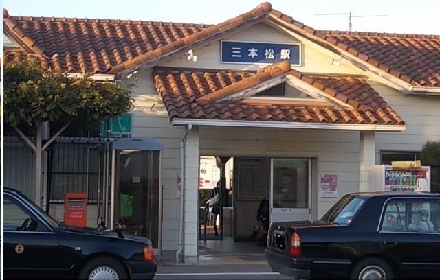 近くの駅まで800m（徒歩10分）
