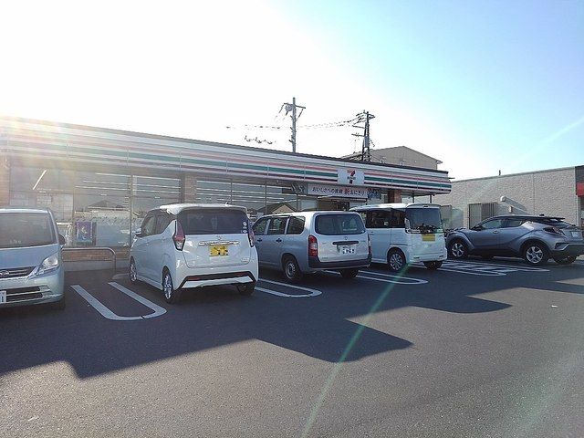 近くのセブンイレブンレイクタウン９丁まで550m（徒歩7分）