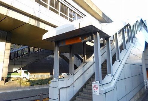 近くのアストラムライン毘沙門台駅まで1,400m（徒歩18分）