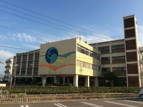 近くの仁愛女子短期大学まで400m(徒歩5分)