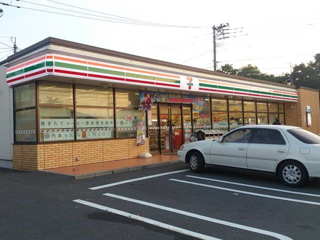 近くのセブンイレブン小倉若園４丁目店まで750m（徒歩10分）