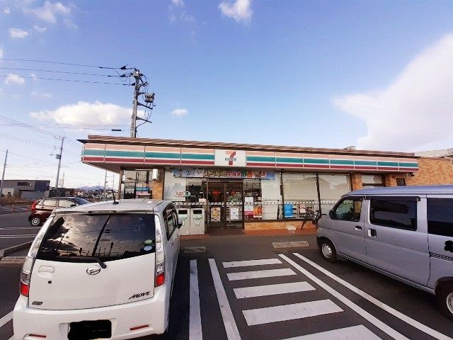 近くのセブンイレブン前橋問屋町店まで600m（徒歩8分）