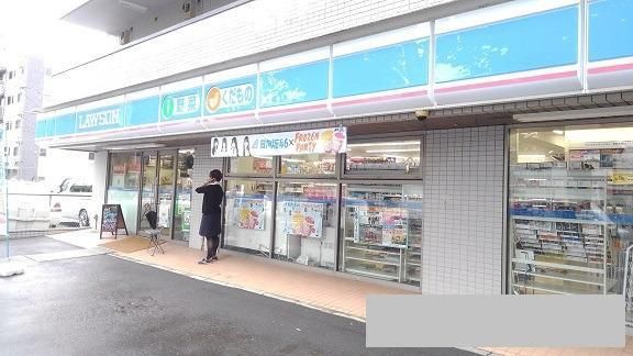 近くのローソンまで600m（徒歩8分）