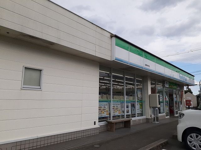 近くのファミリーマート田野寺町店まで500m（徒歩7分）
