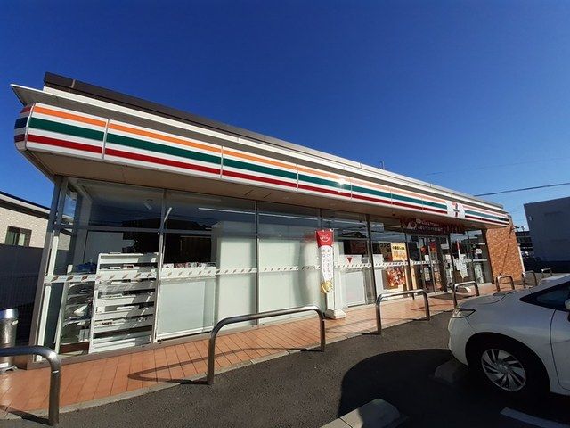 近くのセブンイレブン宇土松山町店まで1,400m（徒歩18分）