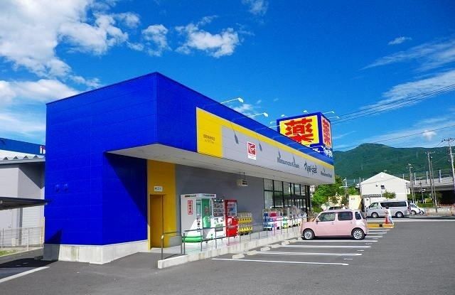 近くのマツモトキヨシ御殿場新橋店まで650m（徒歩9分）