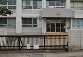 近くの池上中学校まで665m（徒歩9分）