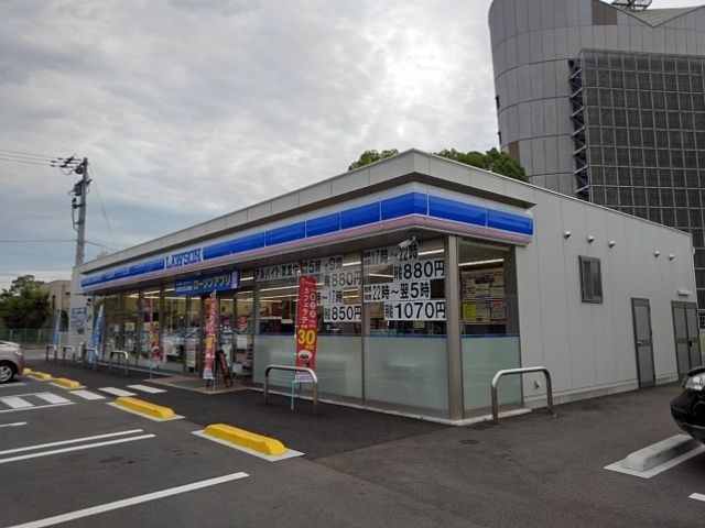 近くのローソン丸亀土器町東八丁目店まで500m(徒歩7分)