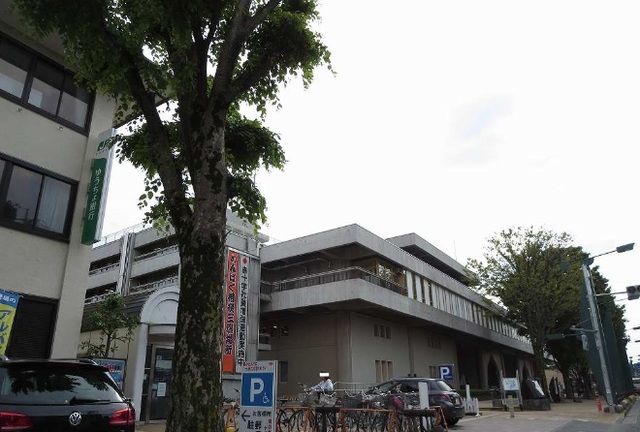 近くの三鷹市役所まで1,300m（徒歩17分）