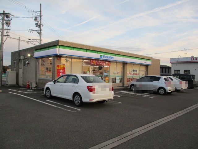 近くのファミリーマート　旗指店まで500m（徒歩7分）