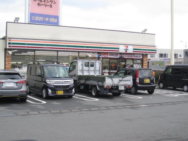 近くのセブンイレブン東名清水IC店まで300m(徒歩4分)