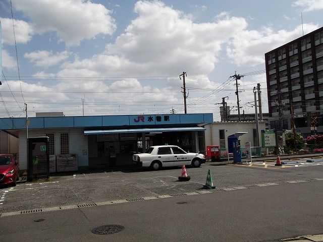 近くのJR東水巻駅まで900m(徒歩12分)