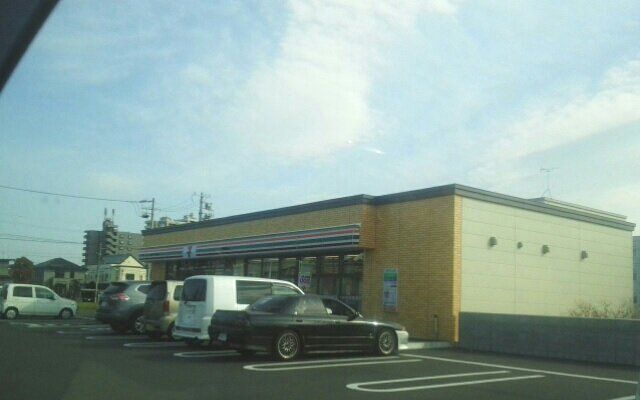 近くのセブンイレブンまで170m（徒歩3分）