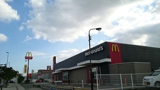 近くのマクドナルド507津嘉山店まで560m(徒歩7分)