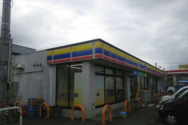 近くのミニストップ三島梅名店まで600m(徒歩8分)