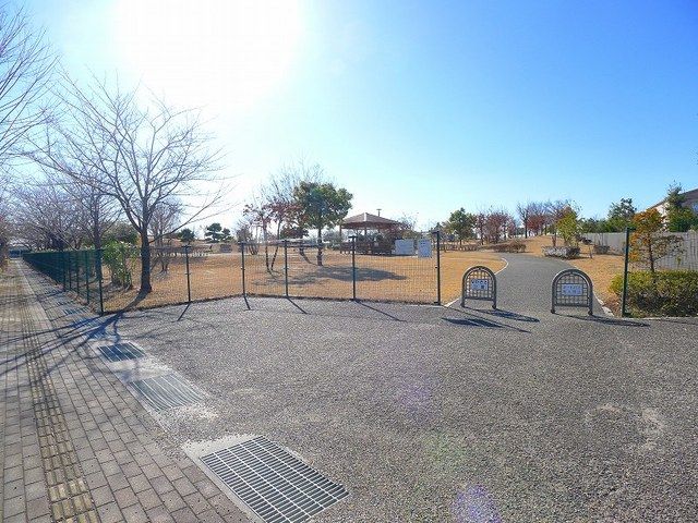 近くのなかさと公園まで2,600m（徒歩33分）