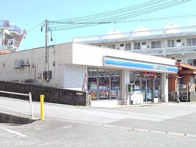 近くのローソン沖縄コザ高前店まで500m(徒歩7分)