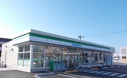 近くのコンビニまで500m（徒歩7分）
