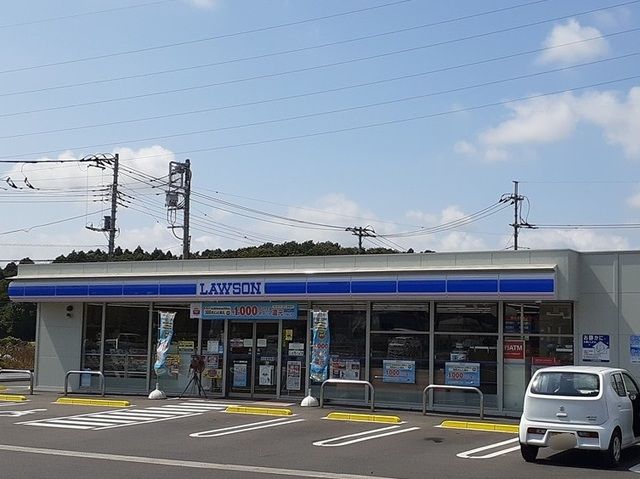 近くのコンビニまで550m（徒歩7分）