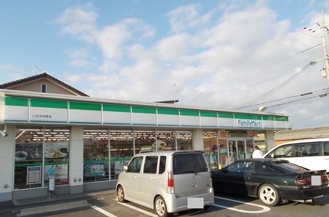 近くのコンビニまで450m（徒歩6分）