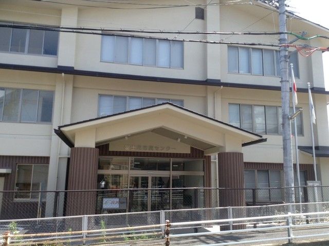 近くの富士見市民センターまで800m（徒歩10分）