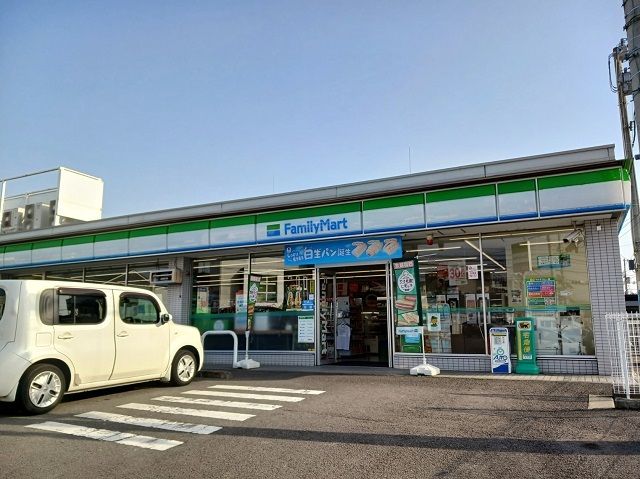 近くのコンビニまで450m（徒歩6分）