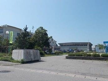 近くの村上市立村上南小学校まで600m（徒歩8分）
