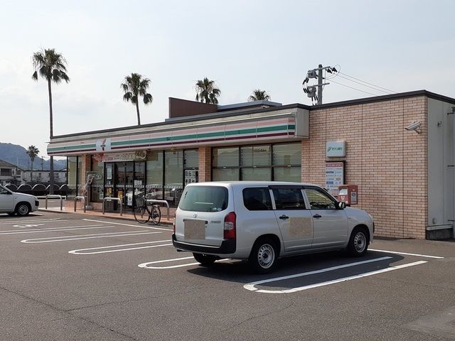 近くのセブンイレブン加治木中町店まで1,300m（徒歩17分）