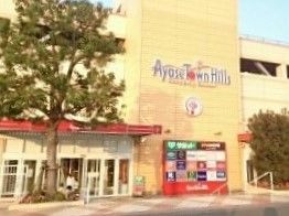 近くの綾瀬タウンヒルズまで740m（徒歩10分）