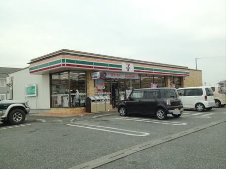 近くのセブンイレブンまで80m（徒歩1分）