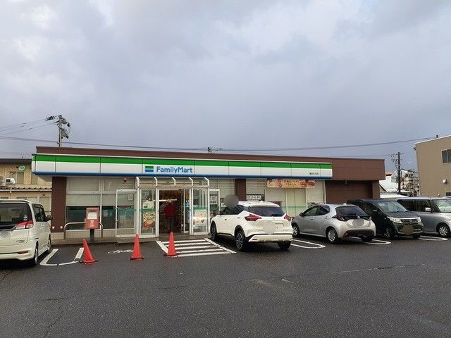 近くのファミリーマート 亀田大月店まで320m(徒歩4分)