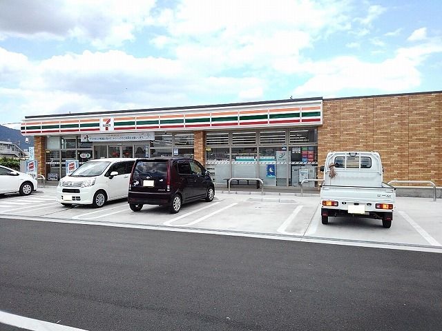 近くのコンビニまで750m（徒歩10分）