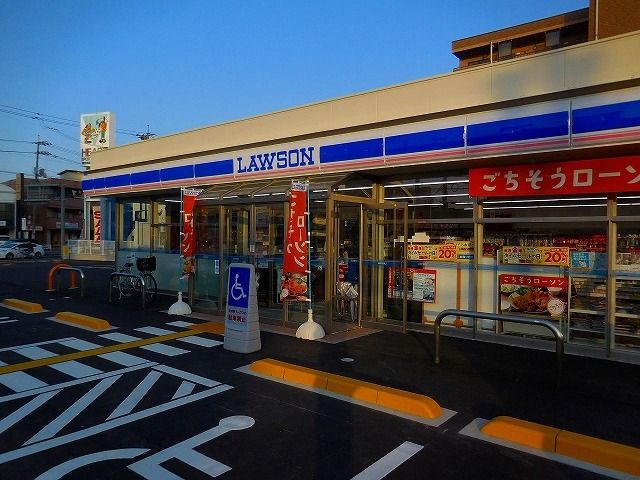 近くのローソン鳥取興南町店まで650m（徒歩9分）
