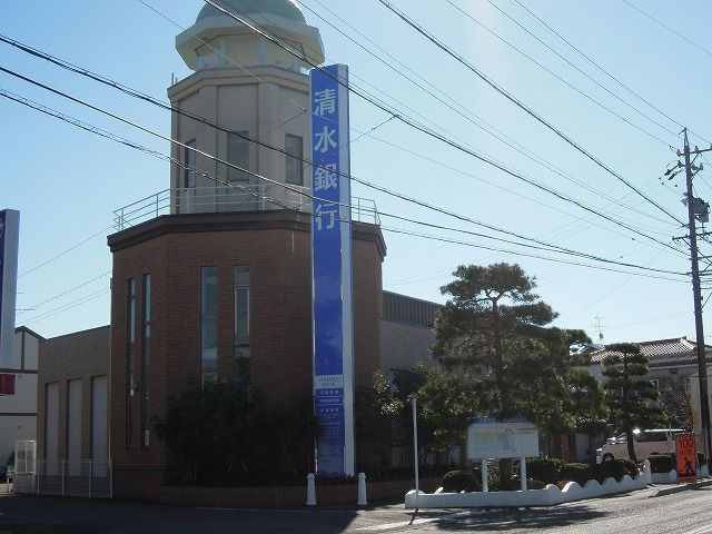 近くの銀行まで850m（徒歩11分）
