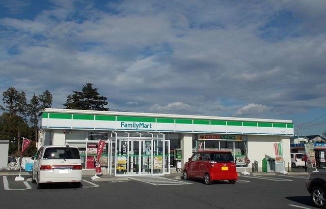 近くのファミリーマート米山町店まで600m（徒歩8分）