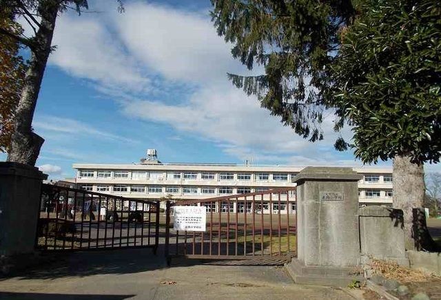 近くの登米市立米岡小学校まで500m（徒歩7分）