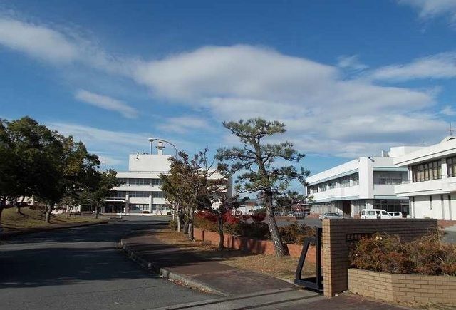 近くの登米市役所米山総合支所まで1,400m（徒歩18分）