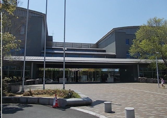近くの香川県立図書館さんまで1,100m（徒歩14分）