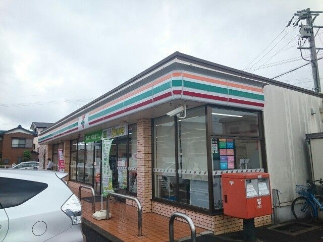 近くのコンビニまで450m（徒歩6分）