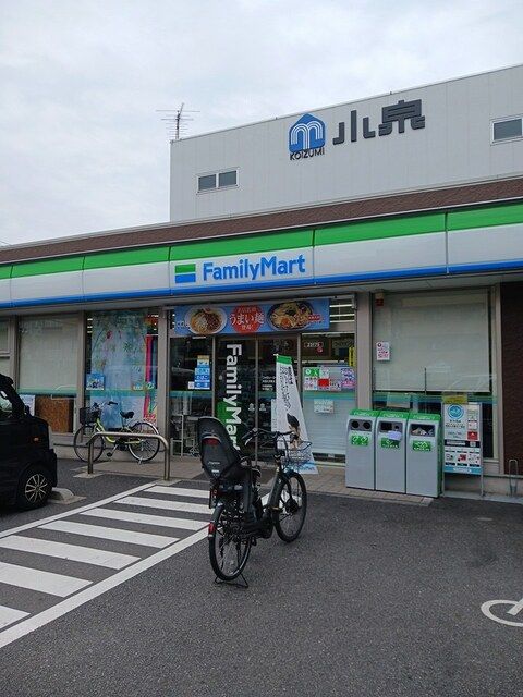 近くのファミリーマートまで364m(徒歩5分)