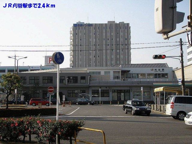 近くの駅まで2,400m（徒歩30分）