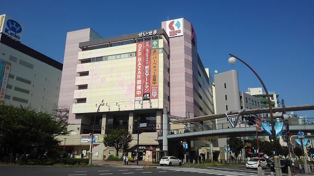 近くの京王ストア・京王百貨店まで1,600m（徒歩20分）