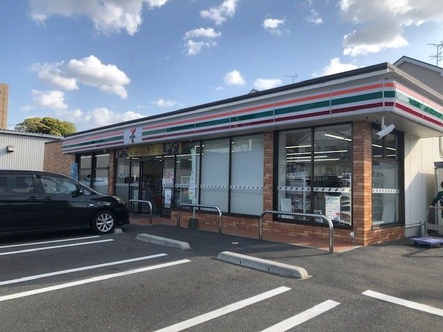 近くのコンビニまで800m（徒歩10分）