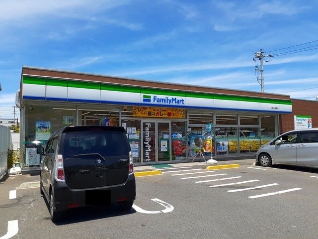 近くのファミリーマート引野町店まで600m（徒歩8分）
