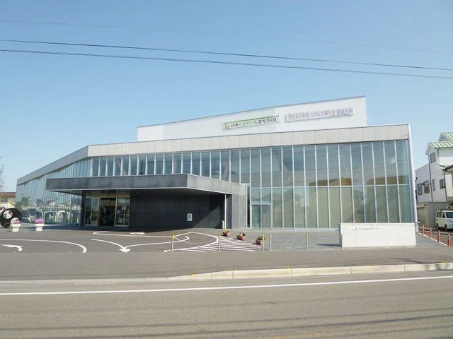 近くの坂ノ市支所まで1,700m（徒歩22分）