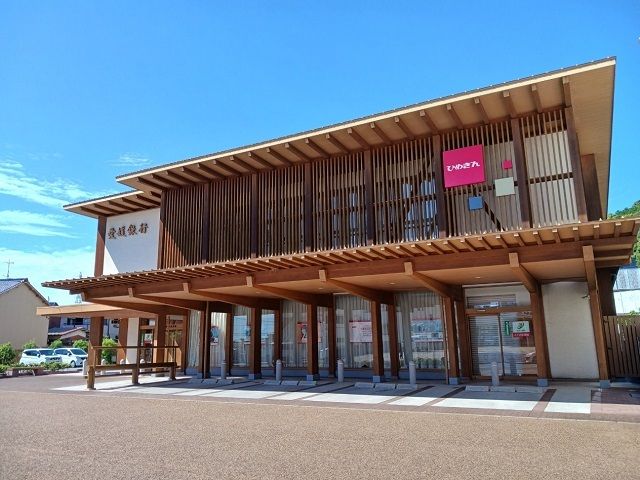 近くの愛媛銀行久米支店様まで500m（徒歩7分）