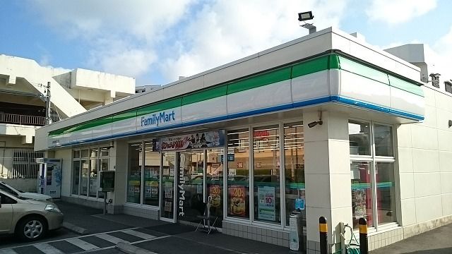 近くのファミリーマート宜野湾真栄原２まで550m（徒歩7分）