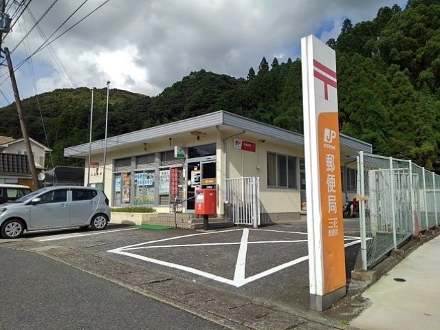 近くの三花郵便局まで500m（徒歩7分）