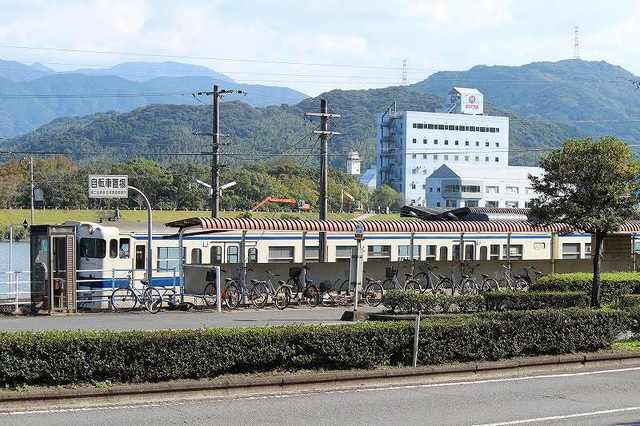 近くの駅まで830m（徒歩11分）